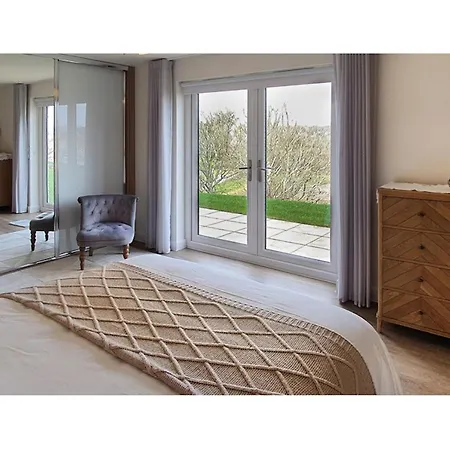 Swans View - Sea Views And 3 Minutes Walk Apartment