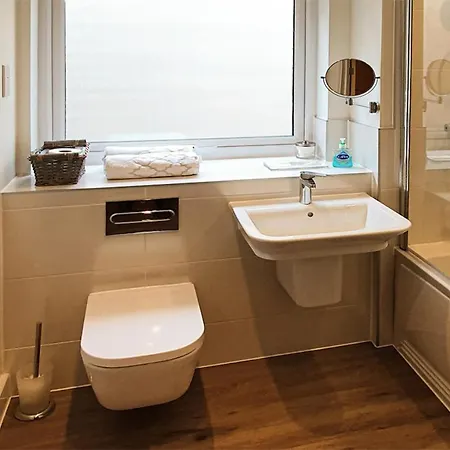 Swans View - Sea Views And 3 Minutes Walk Apartment